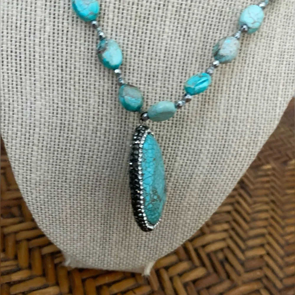 NWT Torquise Stone and Silver Beaded Necklace - Picture 7 of 8